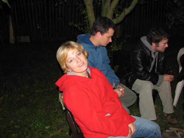 Holčička s vostrym chlapíkem