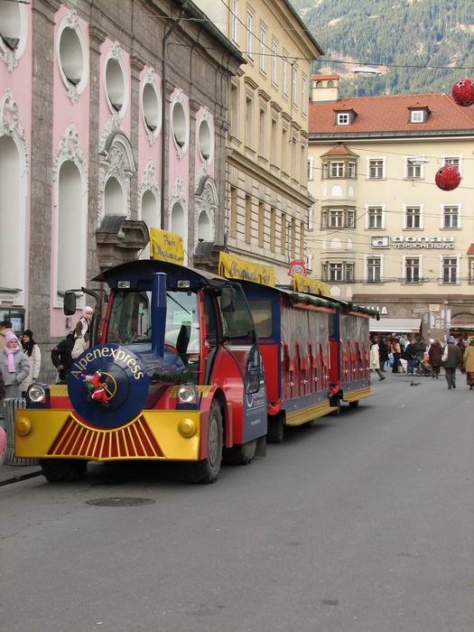 traktor alá lokomotiva