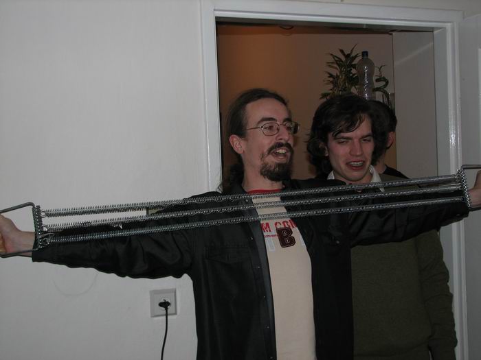 eda má též napnuto