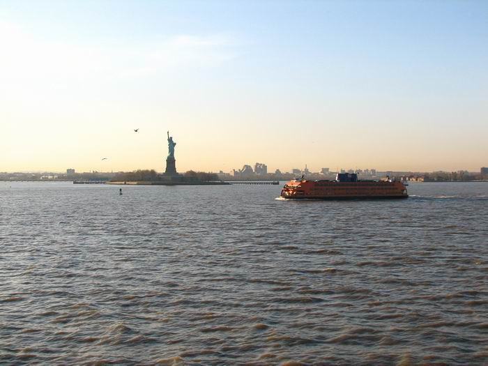 socha svobody a trajekt na staten island