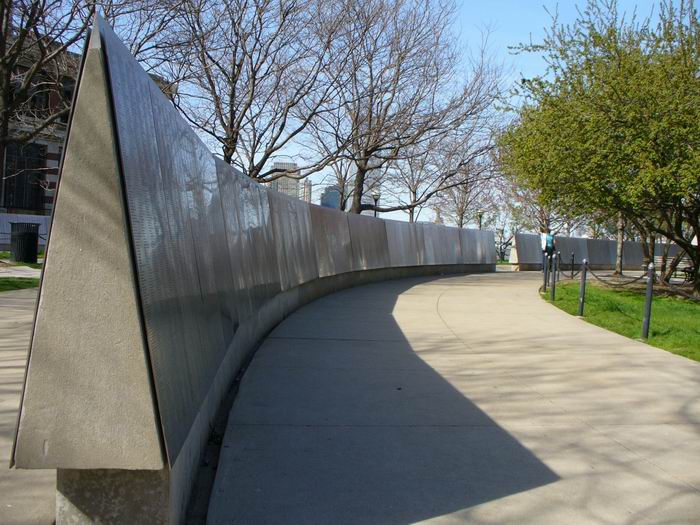 celkově tudy prošlo přes 12 milionů přistěhovalců