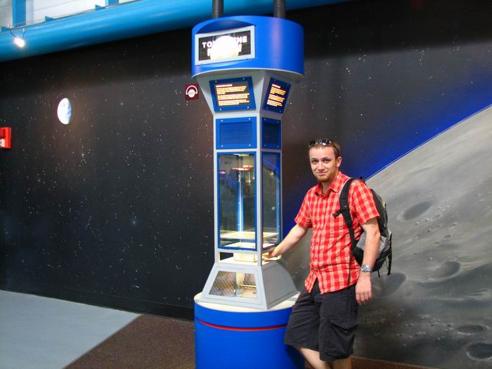 rupek se dotýká měsíčního kamene