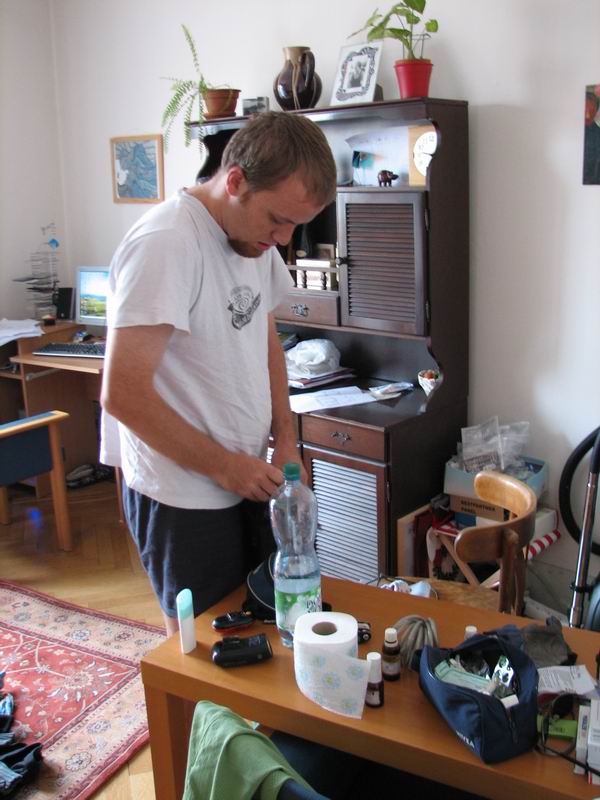 Základ jsou léky a hajzlpapír