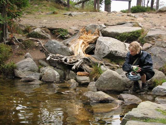 Ivoš komunikuje s kačenou z prášilskýho jezera