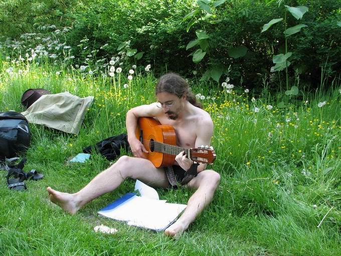 Spoďárovej kytarista