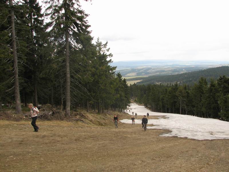 Skupinově stoupáme na Klínovec