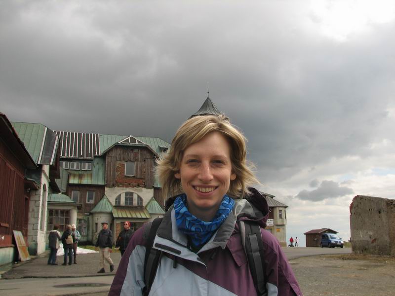 Ivoš s mikulášskou čepicí