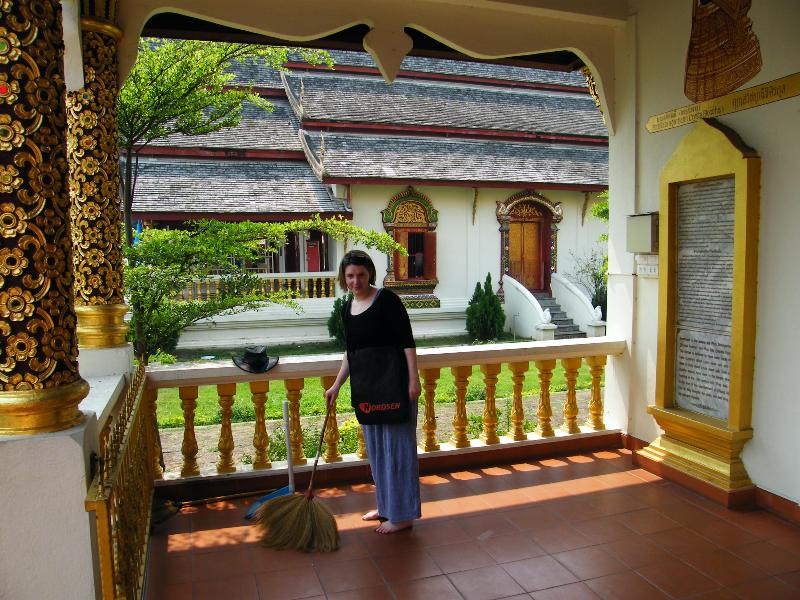 zuzička a její oblíbený artefakt zájezdu: koště