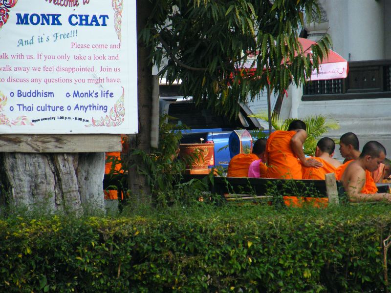 s mnichem si člověk mohl i pohovořit, buddha nás ale neosvítil a tak jsme této lákavé nabídky nevyužili