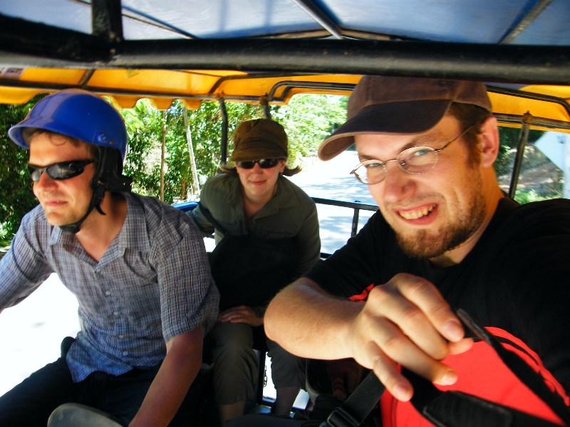 akční atmosféra v našem tuk tuku během jízdy do kopce