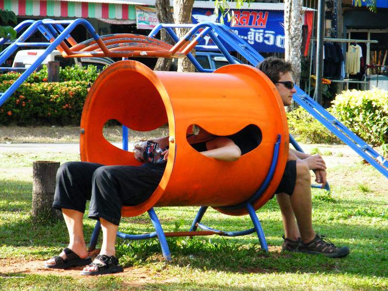 odpočinek během čekání na vlak do bangkoku