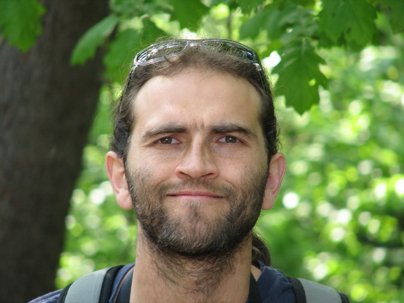 Výletník mokl (brejle ve vlasech)