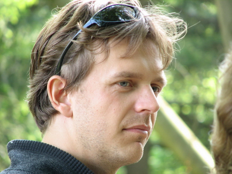 Výletník evžen (brejle ve vlasech)