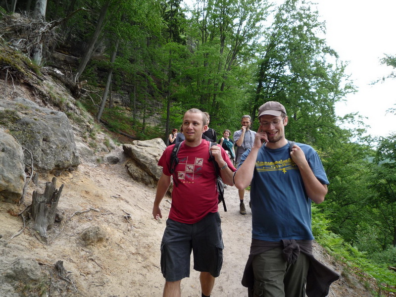 Cestou na Pravčickou bránu pojídal Mokl holoubátka...