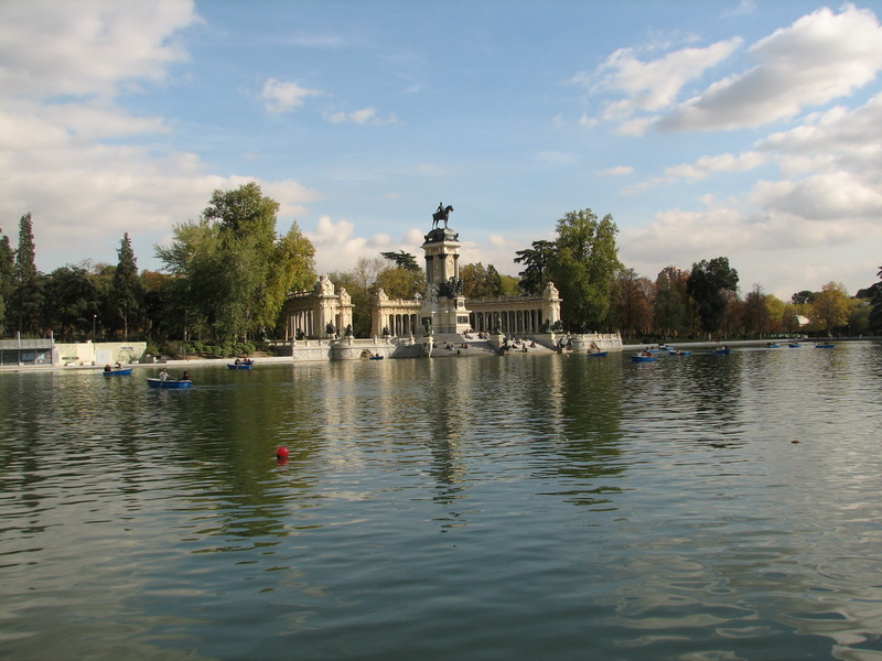 Park Retiro a starej Alfonso na koni