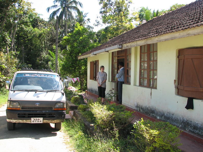 Na návštěvě u našeho řidiče cestou do Sinharaja Forest Reserve