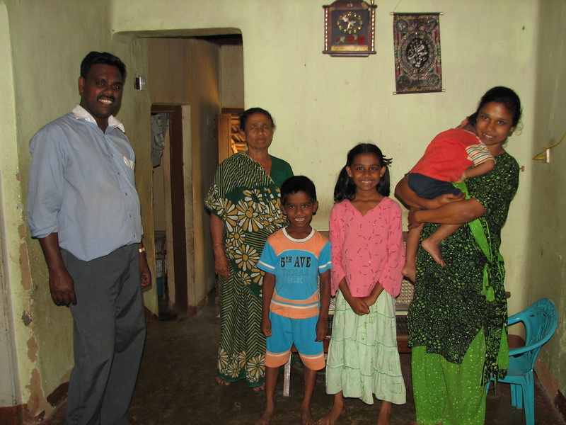 Na návštěvě u našeho řidiče cestou do Sinharaja Forest Reserve
