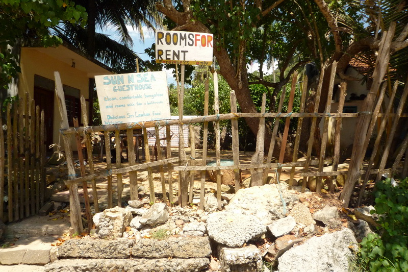 Mirissa - vchod do našeho ubytování jménem Sun n Sea