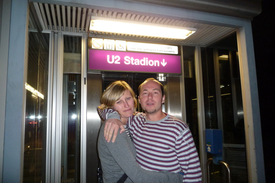 a na stadion na u2 pojedeme metrem u2 na stanici stadion