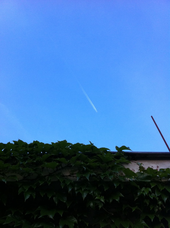 A380 nad balkónem po příchodu z Koláčkovic svatby