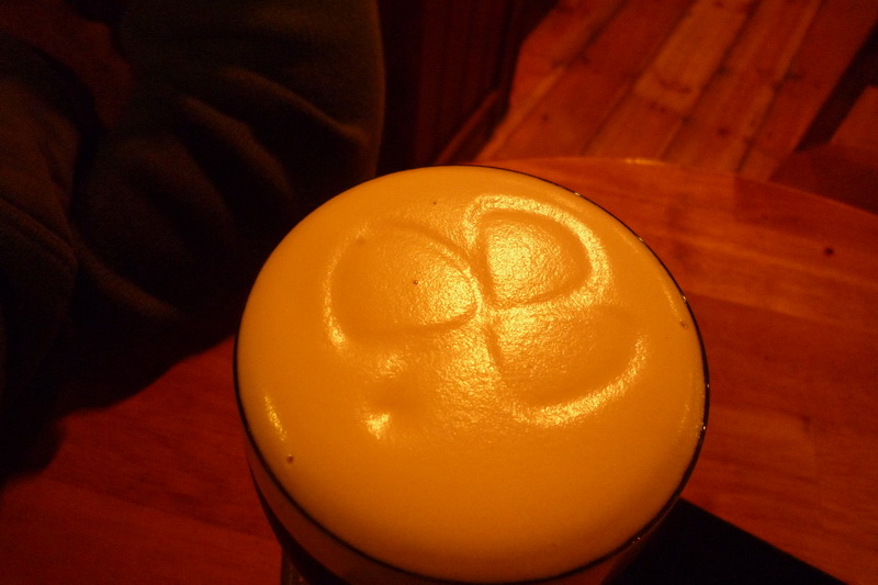 Takhle má vypada pěna na Guinnessu