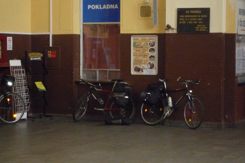 Hned v Budějovicích jsme nestihli přípoj do Krumlova :(