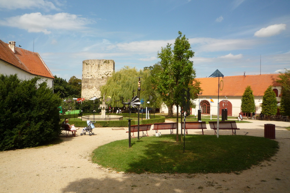 Bítov - výstava korouhví