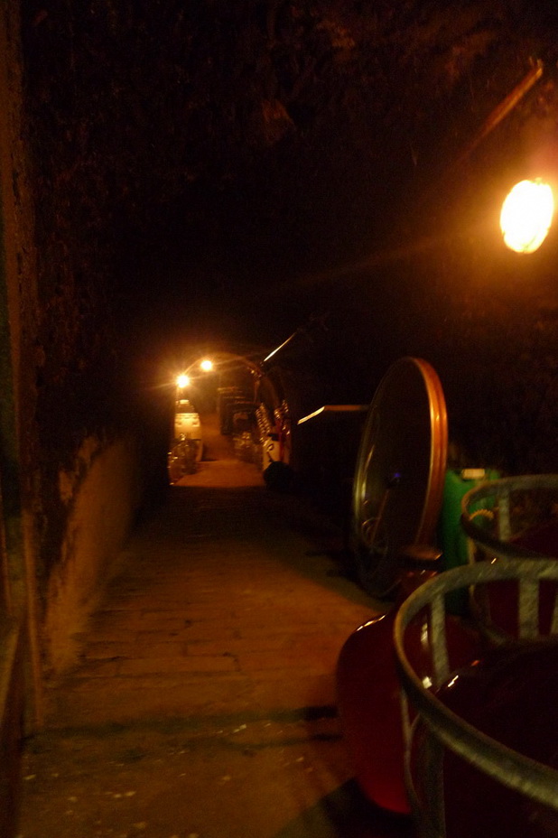 Vrbovec - sklípek Jiřího Písaře....tady jsme nakoupili 4 litry burčáku