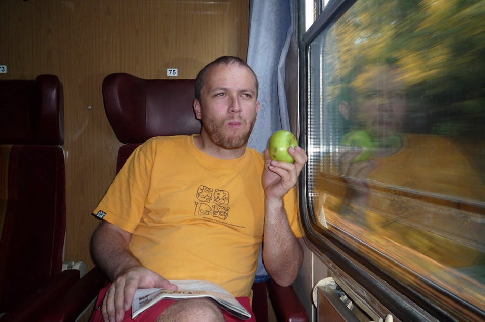 Rupek a jablíčko ve vlaku do Prahy