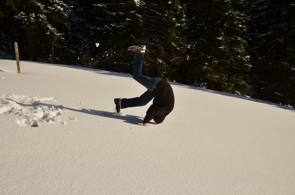 mokl odpaňuje sníh kotoulem letmo