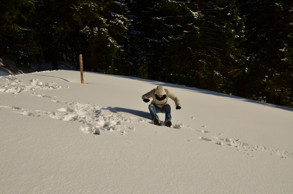 zuzička odpaňuje odpaněnej sníh pádem na prdel