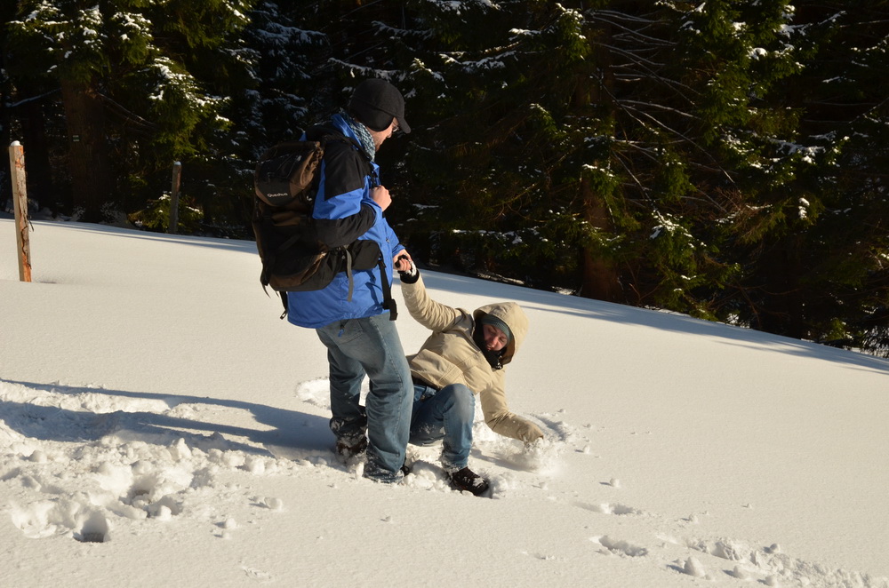 jeřábník buřt zvedá náklad