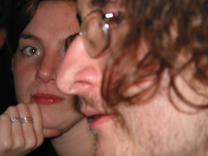 zuzička tajně sleduje panču