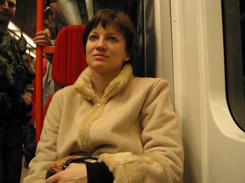 Holčička jede uvítat jaro na Budějovickou