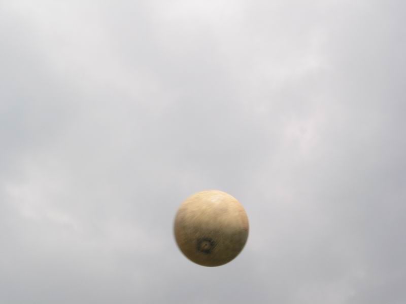 Míč v oblacích
