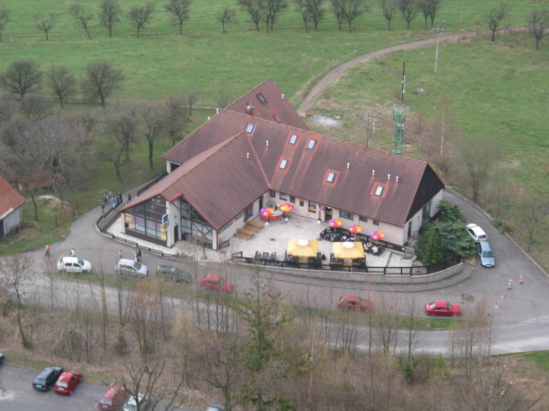 Pod troskama, bílý káry patřej nám