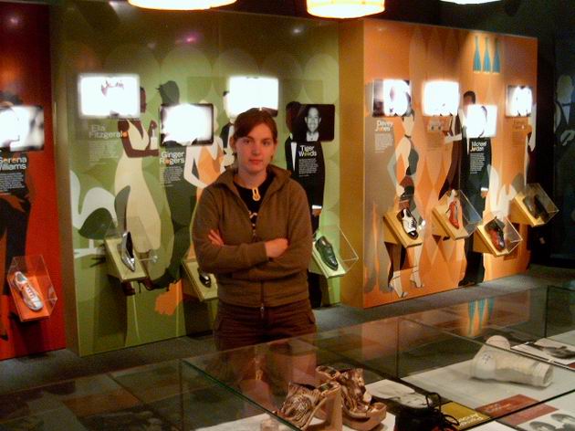 zuzička s botami svého vzoru Pamely Anderson