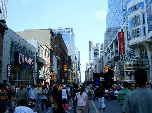 Yong street dlouhá 18 km.