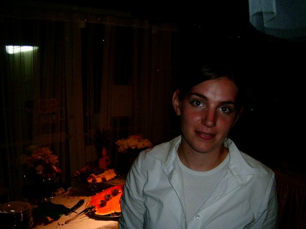 servírka a ovocný stůl