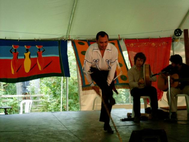 co se stane, když kanaďan najde koště