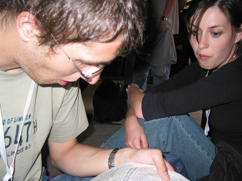 Plašilovi před kinem