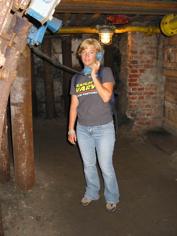 Holčička telefonuje