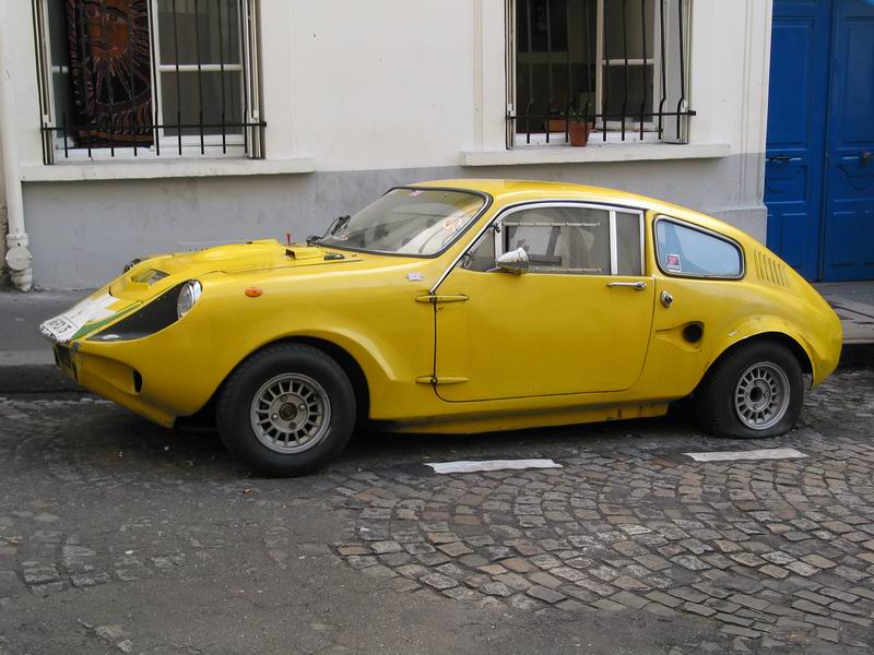 Žlutá kára neidetifikované značky