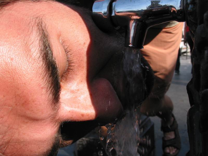 Mokl na několik minut ovládl lokální hydrant