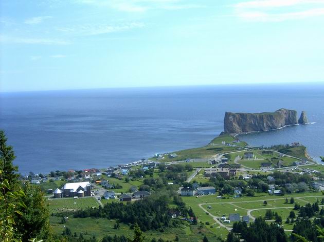pohled z kopce na Percé