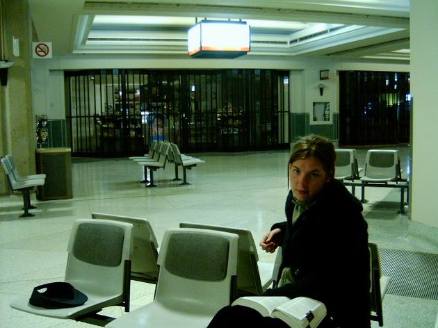 půl 4 ráno a autobusové nádraží v Quebec city