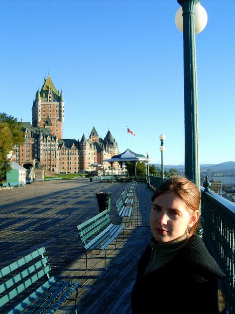 za zády se mi v tuto chvíli vynořují první japonci ověšení kamerami