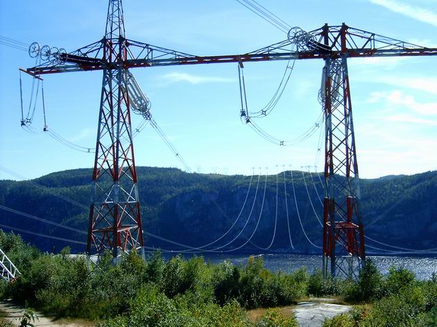 dráty s energií pro celý severovýchodní Quebec