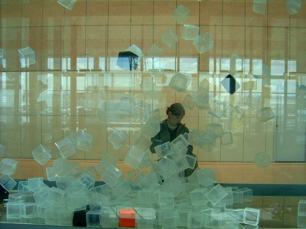 pešek krátce před odjezdem potvrzuje své umělecké vlohy