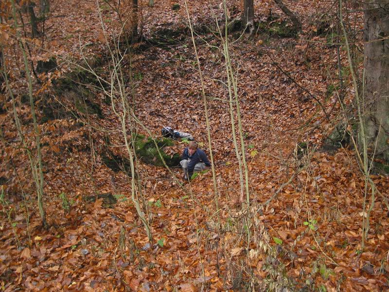 Rupek sere cestou na hrádek (ještěže s sebou nemáme psa!!!)